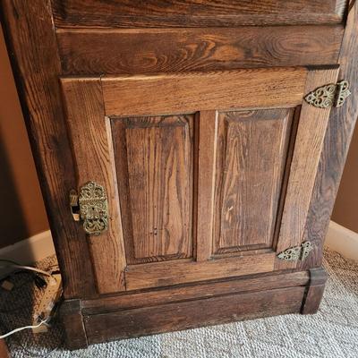 Antique Oak Ice Chest 28x17x43