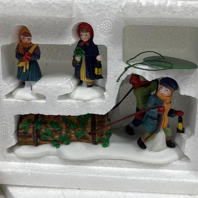 DEPT 56 Heritage Village - Bringing Home the Yule Log - People Figurines