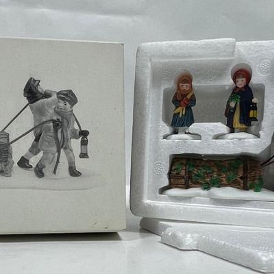 DEPT 56 Heritage Village - Bringing Home the Yule Log - People Figurines