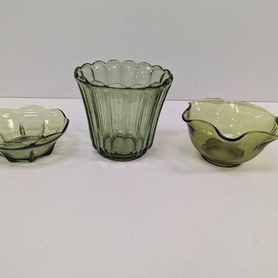 Green Scalloped Planter Hazel Atlas Avocado Green Capri Bowl & Green Indiana Handkerchief Candy Dish