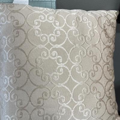 2 Cream throw pillows & comforter