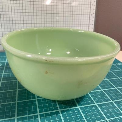 Jadeite bowl with Pyrex fridgie and atlas jar