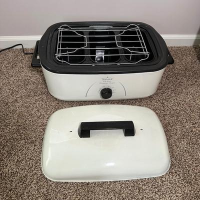 LOT 7K: Kitchen Appliances- Rival 18 qt Roaster Oven, Hamilton Beach Slow Cooker & More