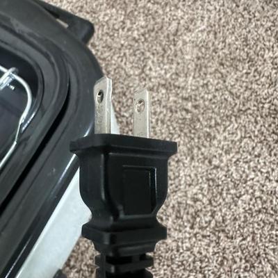 LOT 7K: Kitchen Appliances- Rival 18 qt Roaster Oven, Hamilton Beach Slow Cooker & More