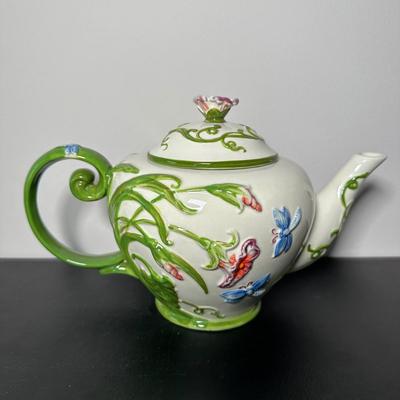 LOT 8K: Teapot Collection & More - Temptations, Precious Moments & More