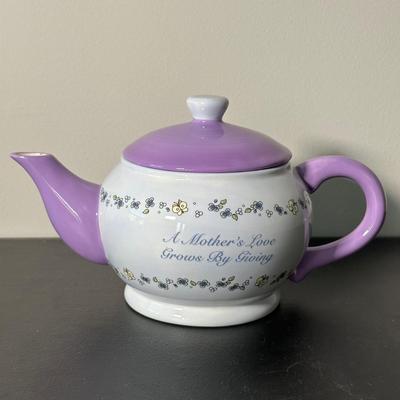 LOT 8K: Teapot Collection & More - Temptations, Precious Moments & More