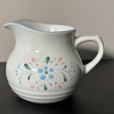 LOT 8K: Teapot Collection & More - Temptations, Precious Moments & More