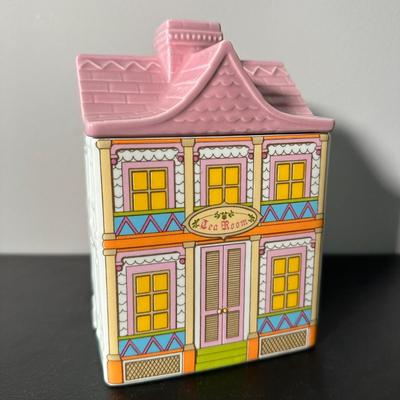 LOT 8K: Teapot Collection & More - Temptations, Precious Moments & More