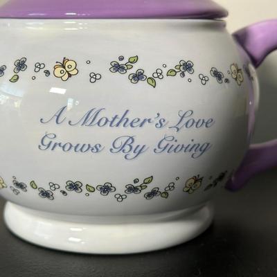 LOT 8K: Teapot Collection & More - Temptations, Precious Moments & More