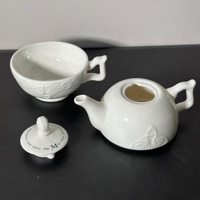 LOT 8K: Teapot Collection & More - Temptations, Precious Moments & More