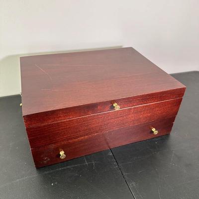 LOT 17K: Reed & Barton Stainless Steel Flatware Set w/ Box