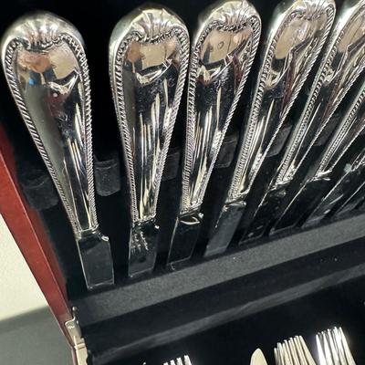LOT 17K: Reed & Barton Stainless Steel Flatware Set w/ Box