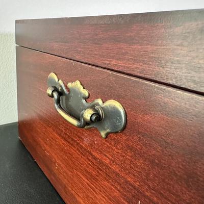 LOT 17K: Reed & Barton Stainless Steel Flatware Set w/ Box