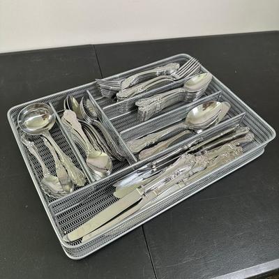 LOT 18K: Reed & Barton Stainless Steel Flatware