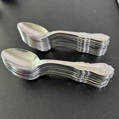 LOT 18K: Reed & Barton Stainless Steel Flatware