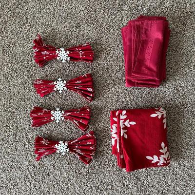 LOT 19L: Christmas Themed Kitchen Decor, China, Glass & More - Gorham, Sakura, Spectrum & More