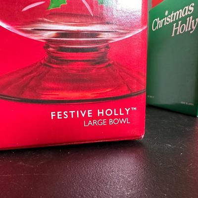 LOT 19L: Christmas Themed Kitchen Decor, China, Glass & More - Gorham, Sakura, Spectrum & More