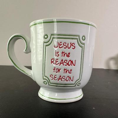 LOT 19L: Christmas Themed Kitchen Decor, China, Glass & More - Gorham, Sakura, Spectrum & More