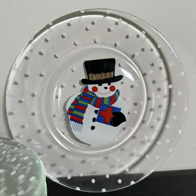 LOT 19L: Christmas Themed Kitchen Decor, China, Glass & More - Gorham, Sakura, Spectrum & More