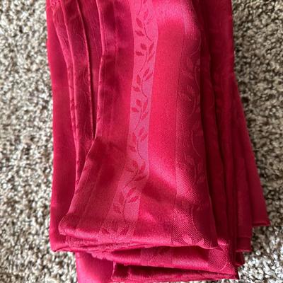 LOT 19L: Christmas Themed Kitchen Decor, China, Glass & More - Gorham, Sakura, Spectrum & More