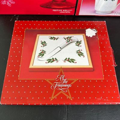 LOT 19L: Christmas Themed Kitchen Decor, China, Glass & More - Gorham, Sakura, Spectrum & More