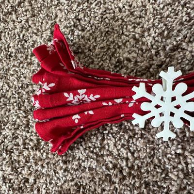 LOT 19L: Christmas Themed Kitchen Decor, China, Glass & More - Gorham, Sakura, Spectrum & More