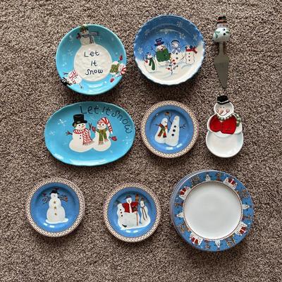 LOT 19L: Christmas Themed Kitchen Decor, China, Glass & More - Gorham, Sakura, Spectrum & More