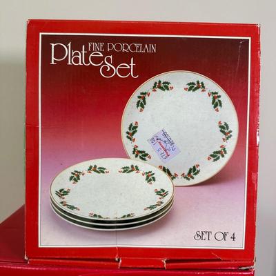 LOT 19L: Christmas Themed Kitchen Decor, China, Glass & More - Gorham, Sakura, Spectrum & More