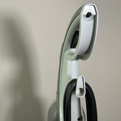 LOT 41L: Hoover Floor Finishing Machine Model F7458900