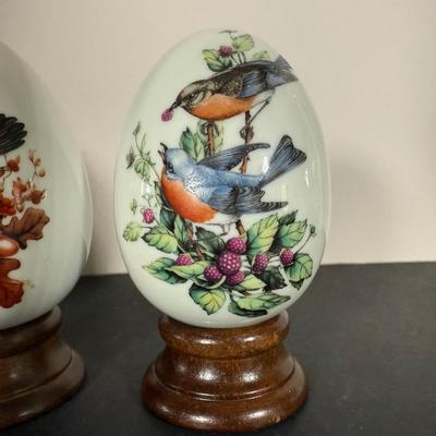 LOT 62D: Avon Bird Collection - Eggs w: Wooden Pedestals, Don Eckelberry Plates & Duck Figurines