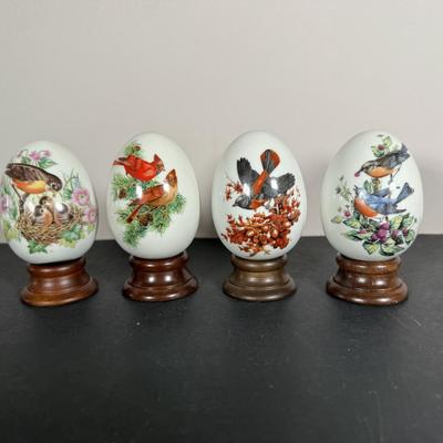 LOT 62D: Avon Bird Collection - Eggs w: Wooden Pedestals, Don Eckelberry Plates & Duck Figurines