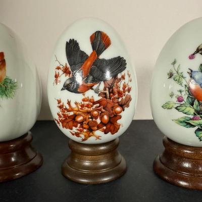 LOT 62D: Avon Bird Collection - Eggs w: Wooden Pedestals, Don Eckelberry Plates & Duck Figurines