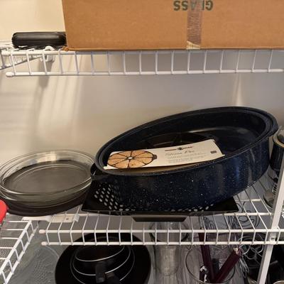 LOT 64K: Large Pantry Closet Clearout!