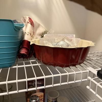 LOT 64K: Large Pantry Closet Clearout!