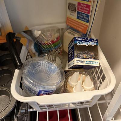 LOT 64K: Large Pantry Closet Clearout!