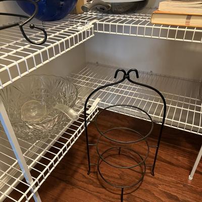 LOT 64K: Large Pantry Closet Clearout!