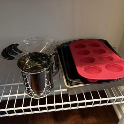 LOT 64K: Large Pantry Closet Clearout!