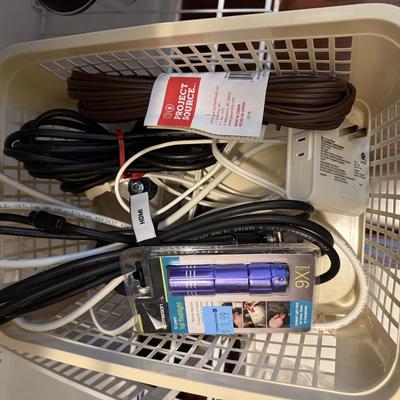 LOT 64K: Large Pantry Closet Clearout!