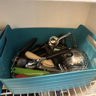 LOT 64K: Large Pantry Closet Clearout!