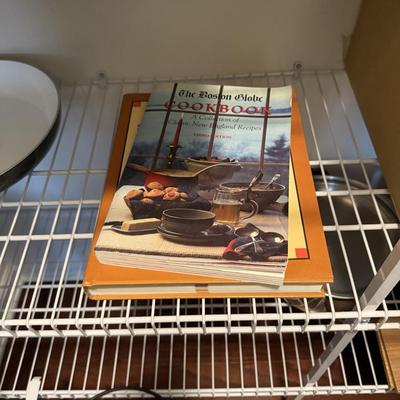 LOT 64K: Large Pantry Closet Clearout!