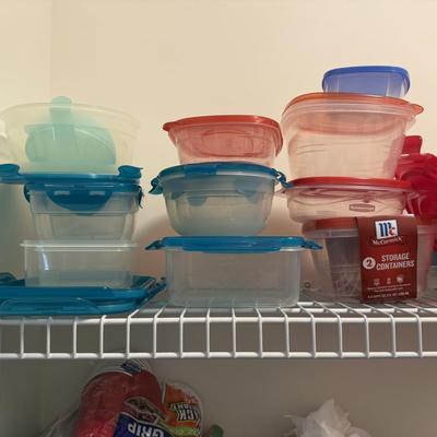 LOT 64K: Large Pantry Closet Clearout!