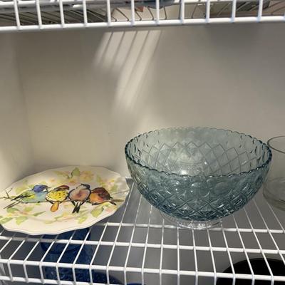 LOT 64K: Large Pantry Closet Clearout!