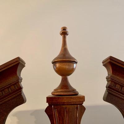 LOT 77 D: Pulaski Furniture Co. Picture Frame Curio Cabinet