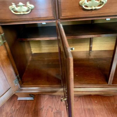 LOT 78 D: Hutch & Extendable Sideboard