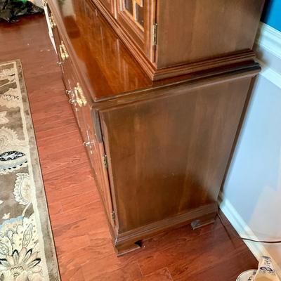 LOT 78 D: Hutch & Extendable Sideboard