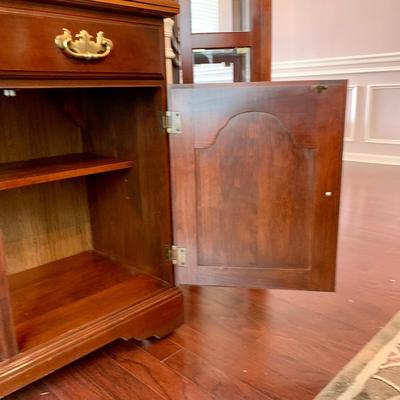 LOT 78 D: Hutch & Extendable Sideboard