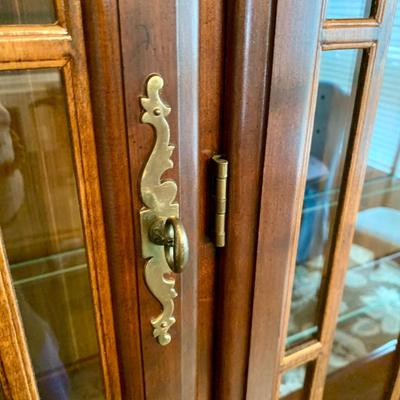 LOT 78 D: Hutch & Extendable Sideboard