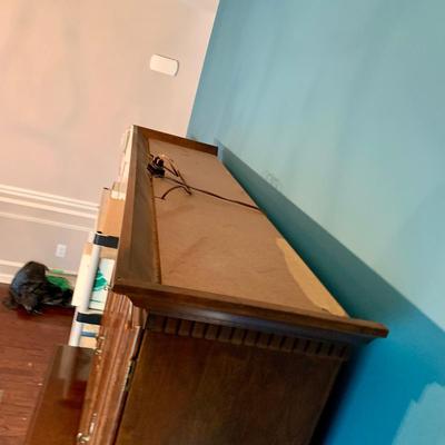 LOT 78 D: Hutch & Extendable Sideboard