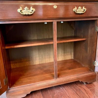 LOT 78 D: Hutch & Extendable Sideboard