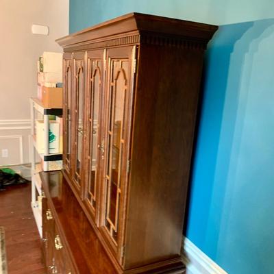 LOT 78 D: Hutch & Extendable Sideboard